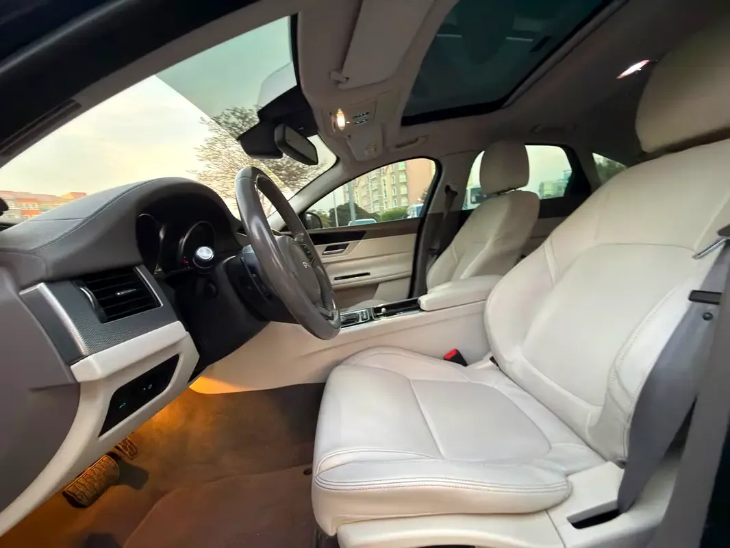 Jaguar XF 2.0 AT RWD (250 hp) - 17