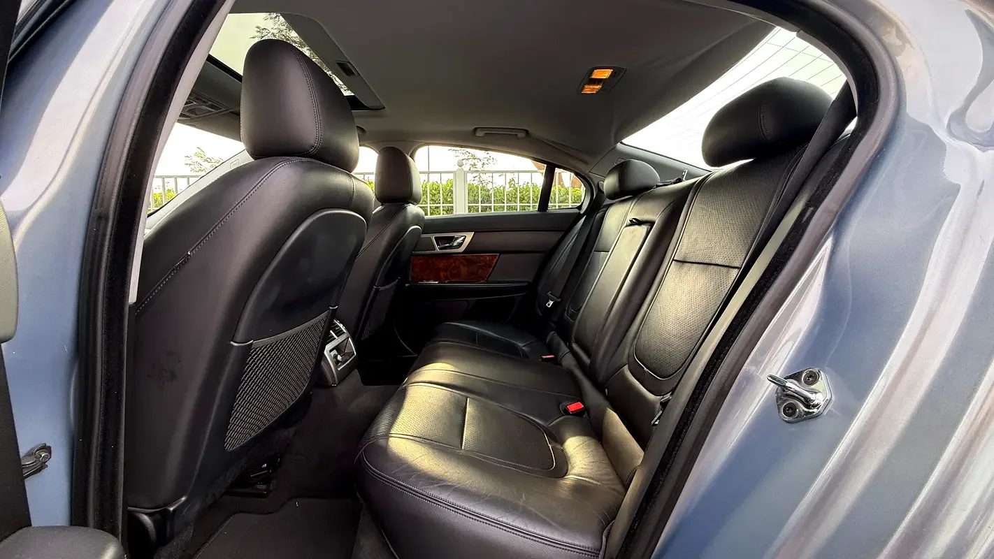 Jaguar XF 3.0 AT 4WD (340 hp) - 10