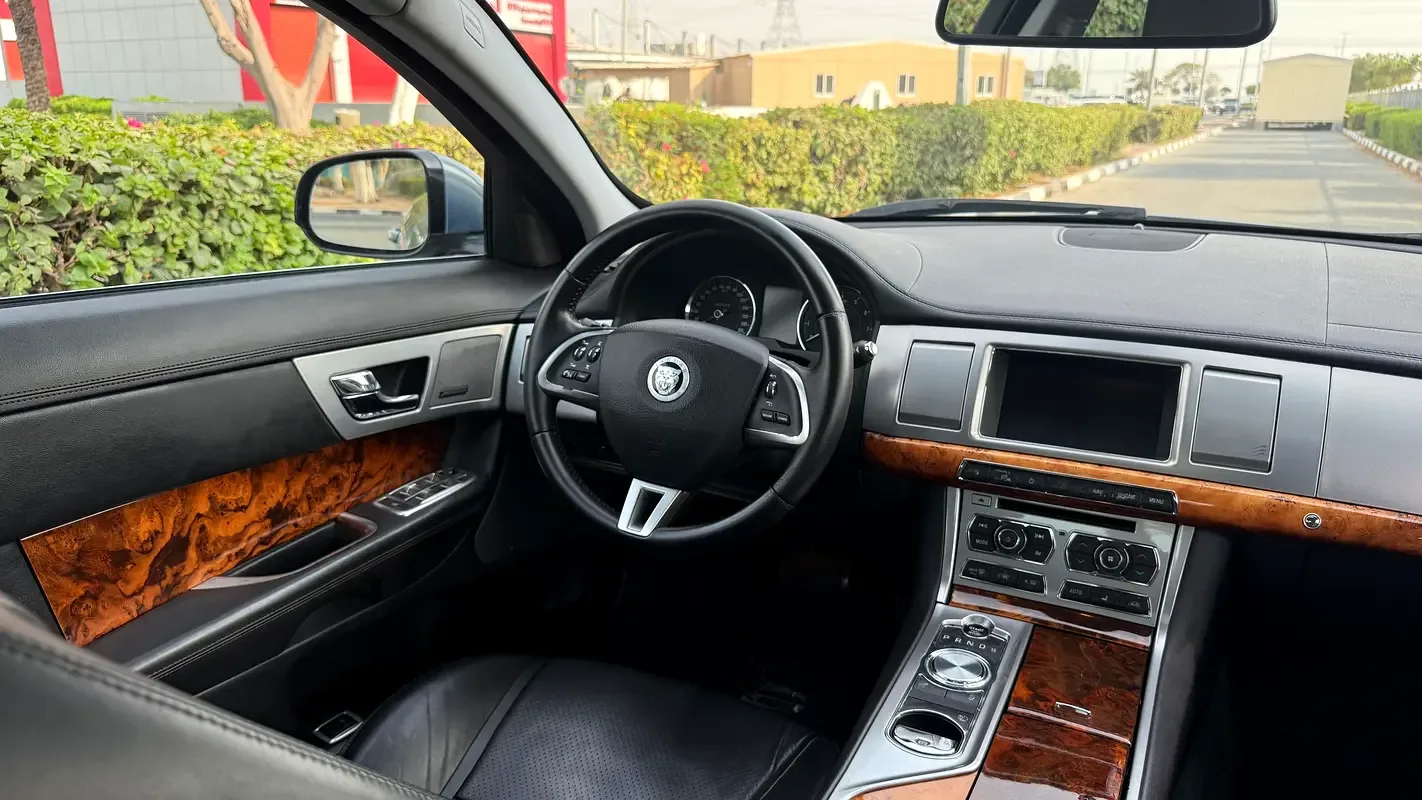 Jaguar XF 3.0 AT 4WD (340 hp) - 12
