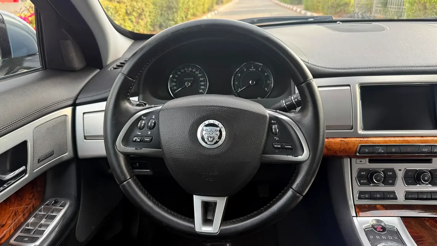 Jaguar XF 3.0 AT 4WD (340 hp) - 15
