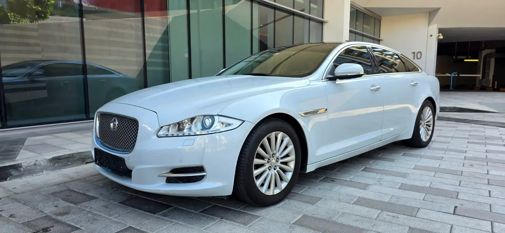 Jaguar XJ 2.0 AT LWB (240 hp)