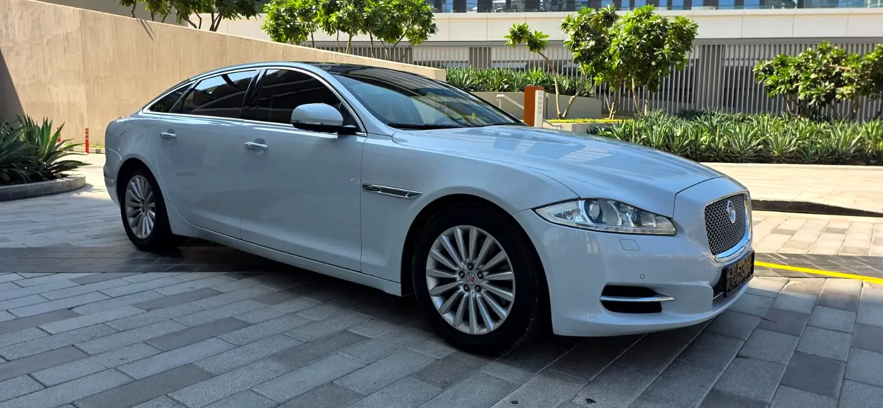 Jaguar XJ 2.0 AT LWB (240 hp) - 3