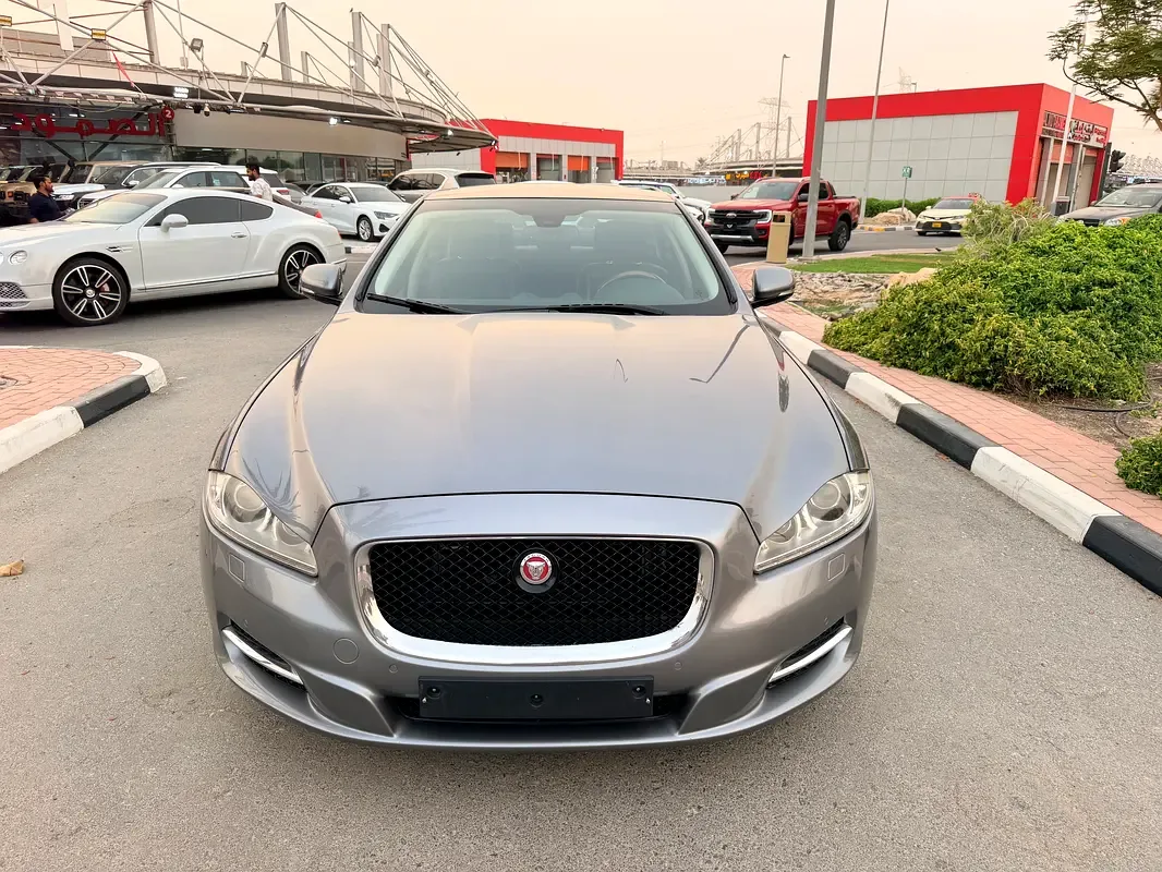 Jaguar XJ 3.0 AT LWB (275 حصان) - 2