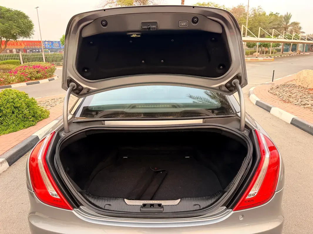 Jaguar XJ 3.0 AT LWB (275 حصان) - 10