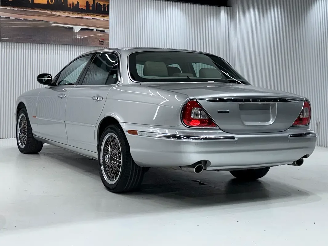 Jaguar XJ 4.2 AT RWD (298 hp) - 5