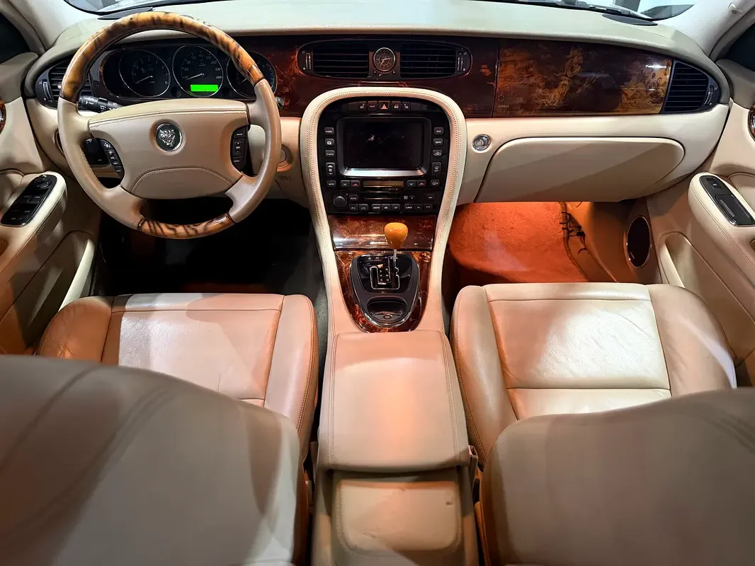 Jaguar XJ 4.2 AT RWD (298 hp) - 6