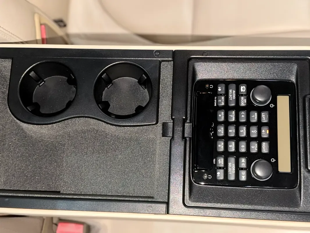 Jaguar XJ 4.2 AT RWD (298 hp) - 11