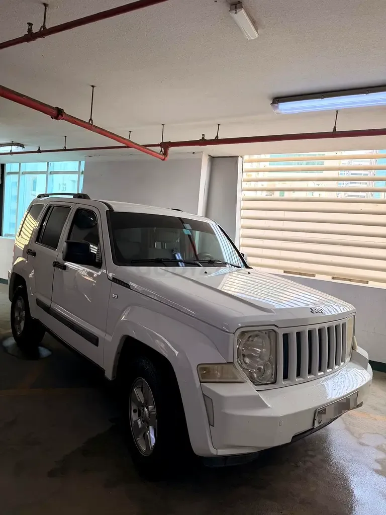 Jeep Cherokee 3.7 AT (205 hp)