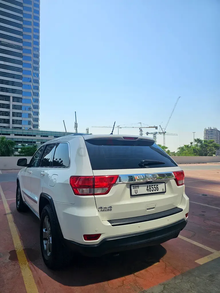 Jeep Cherokee 3.7 AT (205 حصان) - 2