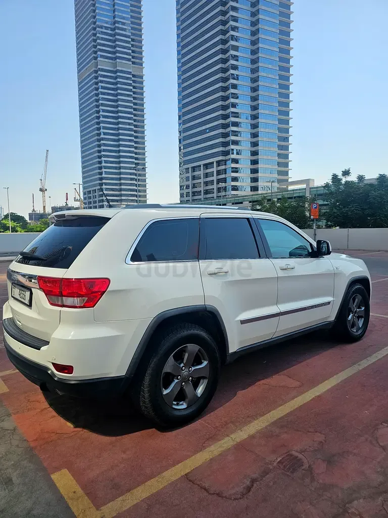 Jeep Cherokee 3.7 AT (205 حصان) - 3