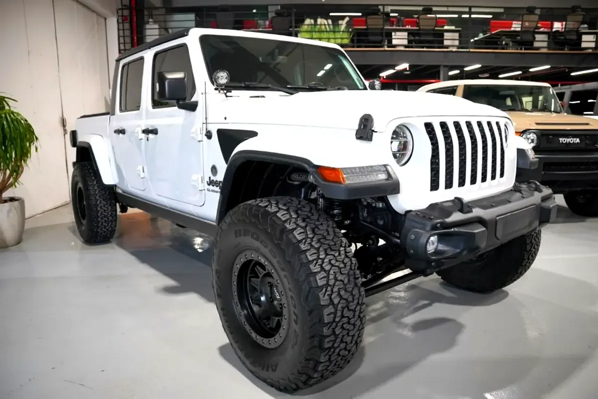 Jeep Gladiator 3.6 AT 4WD (285 حصان) - 3