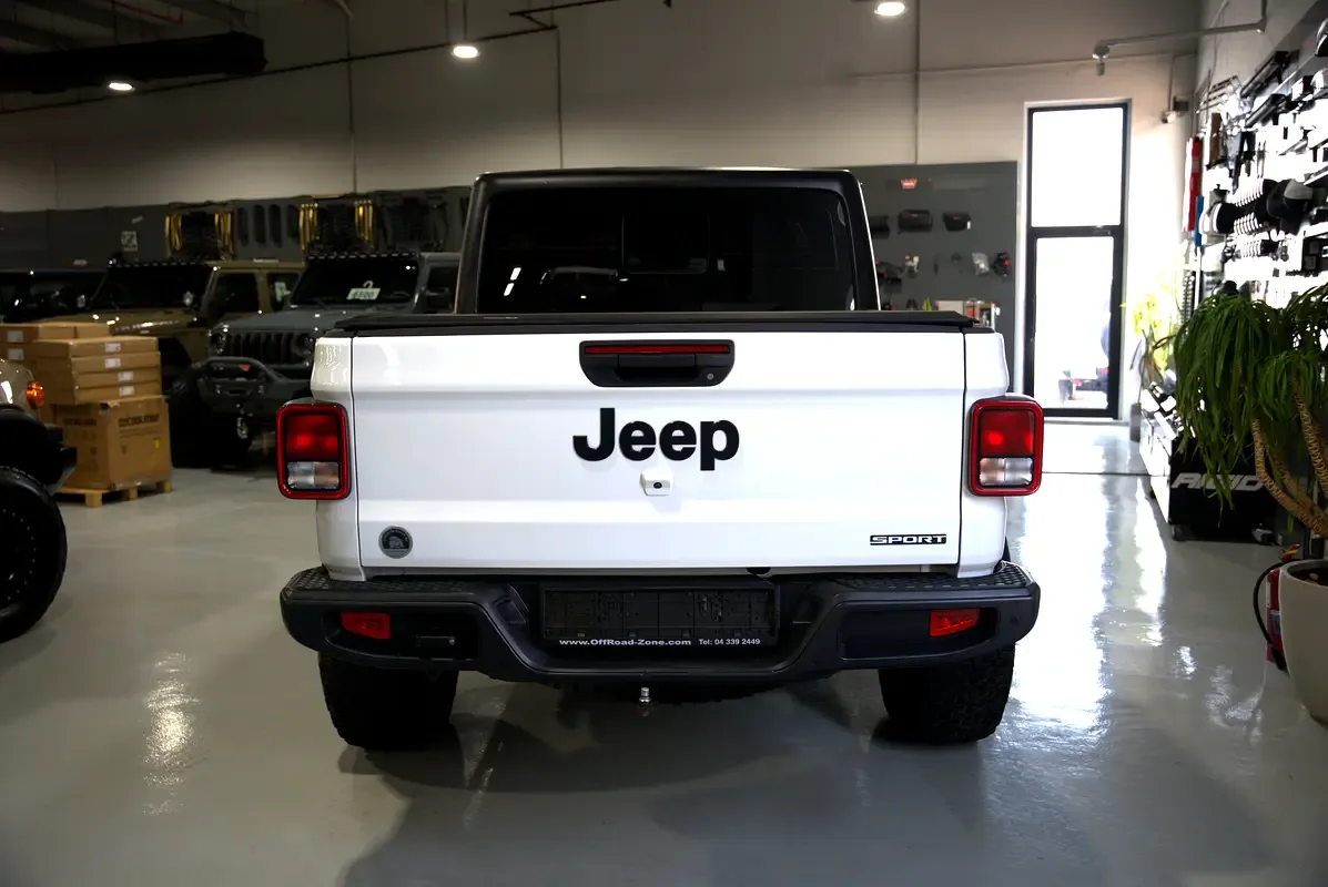 Jeep Gladiator 3.6 AT 4WD (285 حصان) - 4