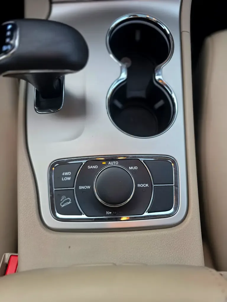 Jeep Grand Cherokee 3.6 AT AWD (286 حصان) - 15