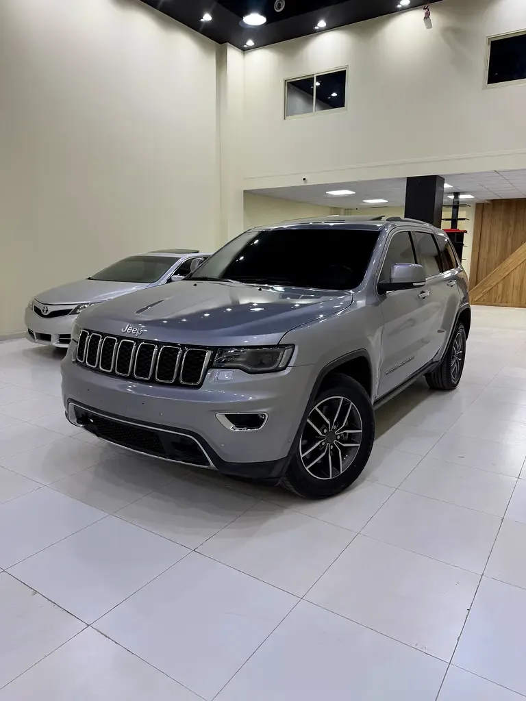 Jeep Grand Cherokee 3.6 AT AWD (286 حصان)