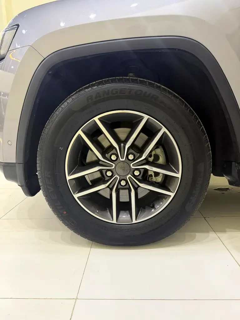 Jeep Grand Cherokee 3.6 AT AWD (286 حصان) - 9