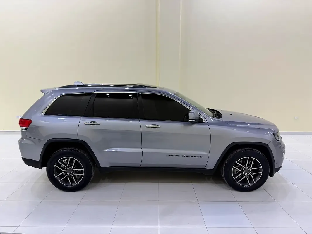 Jeep Grand Cherokee 3.6 AT AWD (286 حصان) - 12