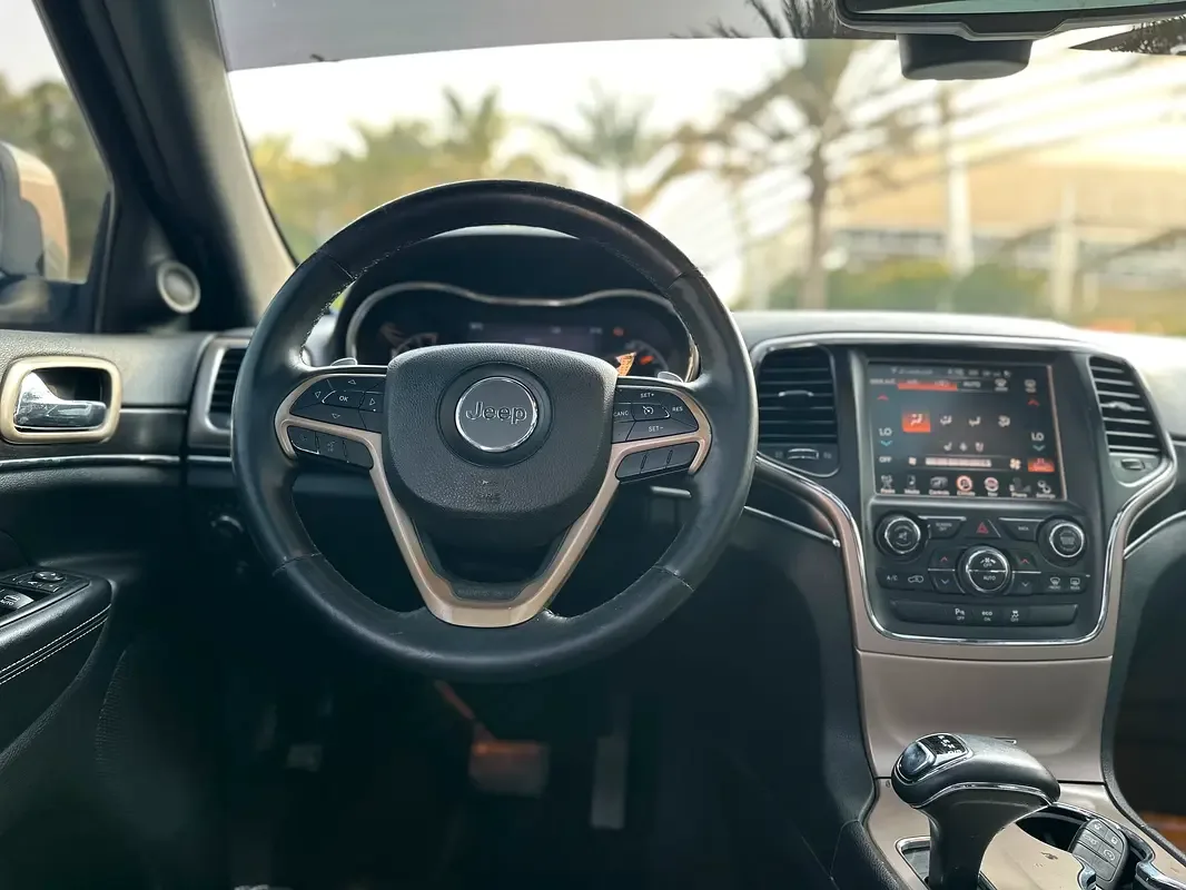 Jeep Grand Cherokee 3.6 AT AWD (286 hp) - 12