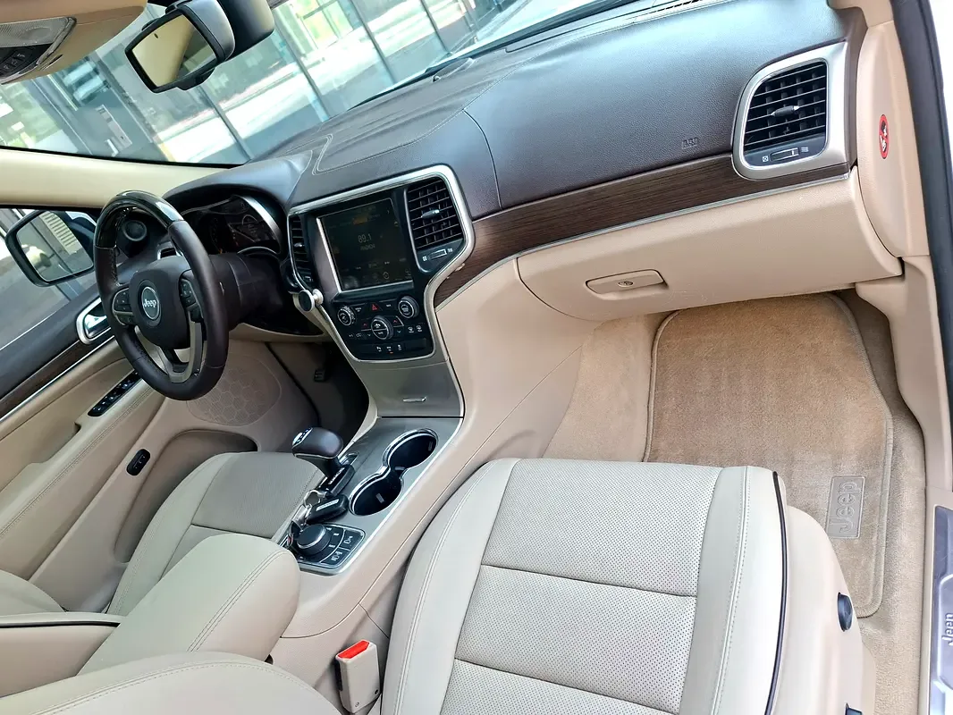 Jeep Grand Cherokee 3.6 AT AWD (286 hp) - 9