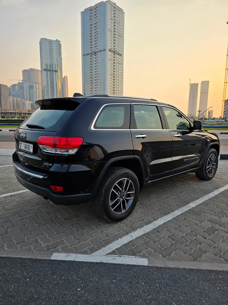 Jeep Grand Cherokee 3.6 AT AWD (286 حصان) - 3