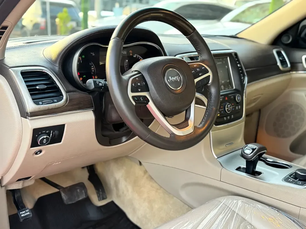 Jeep Grand Cherokee 5.7 Hemi AT AWD (347 hp) - 13