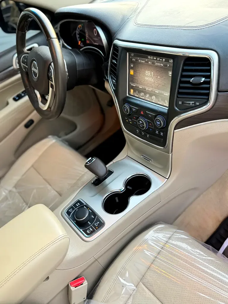 Jeep Grand Cherokee 5.7 Hemi AT AWD (347 hp) - 17