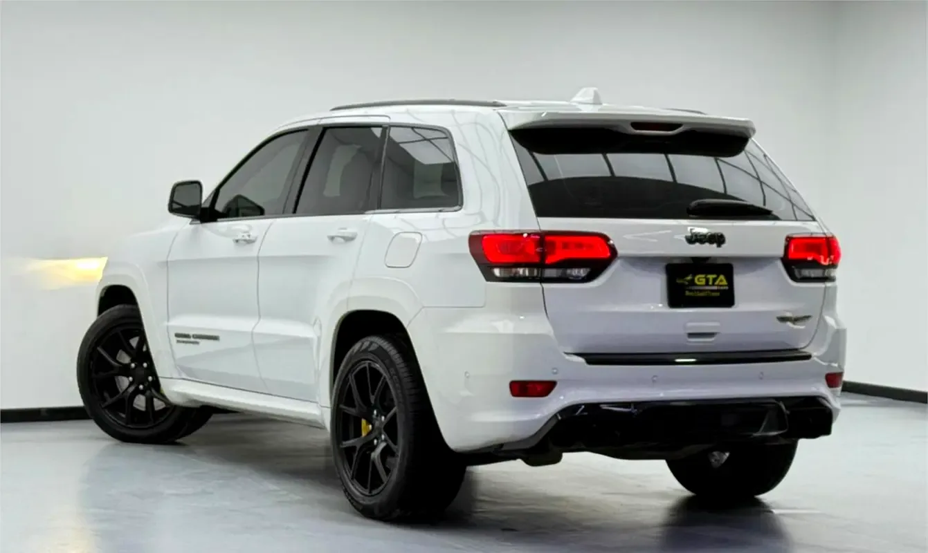 Jeep Grand Cherokee 6.2 Hemi AT AWD (717 حصان) - 4