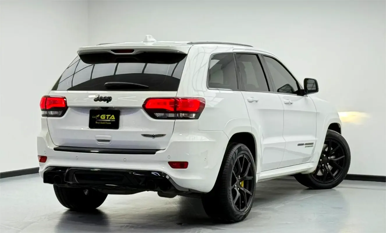 Jeep Grand Cherokee 6.2 Hemi AT AWD (717 حصان) - 6