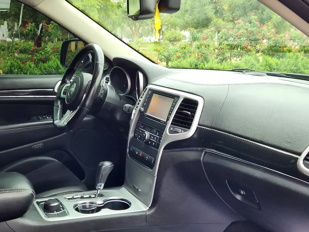 Jeep Grand Cherokee 6.4 AT AWD (468 hp) - 12