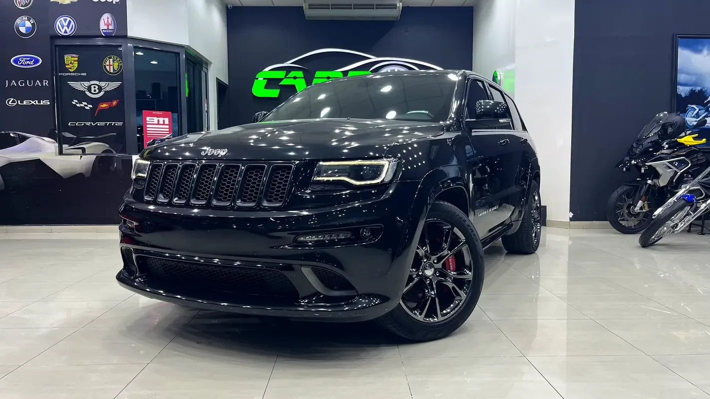 Jeep Grand Cherokee 6.4 AT AWD (468 حصان) - 2
