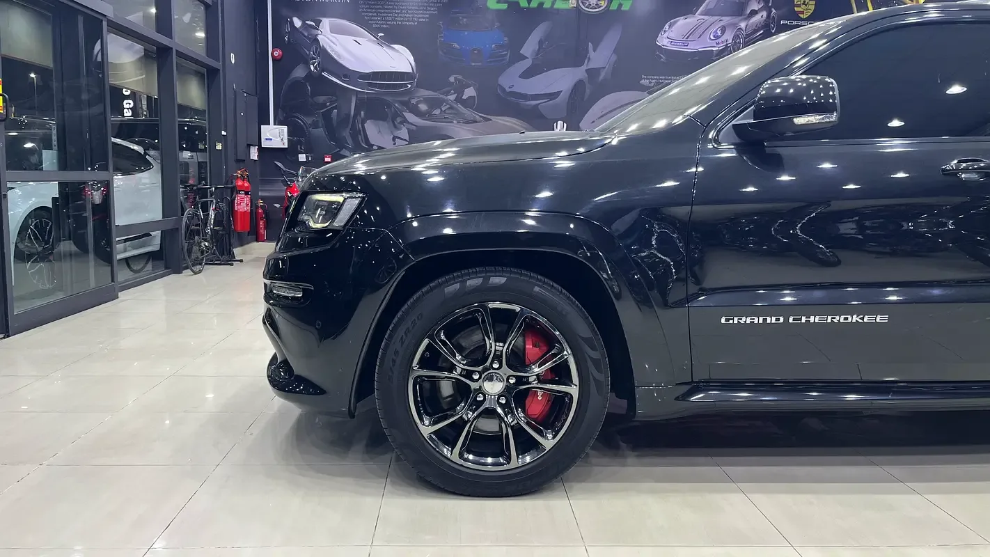 Jeep Grand Cherokee 6.4 AT AWD (468 حصان) - 6