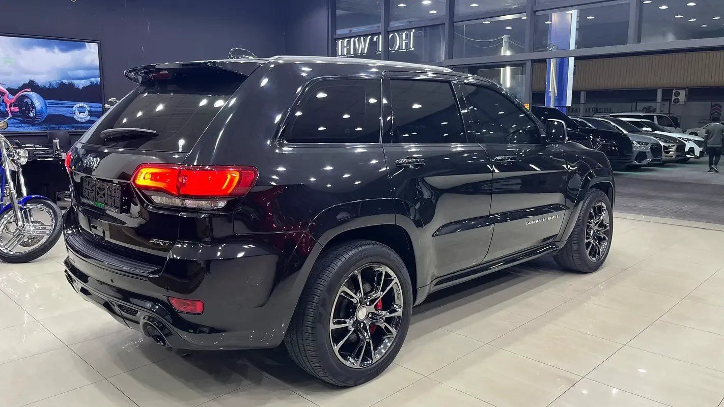 Jeep Grand Cherokee 6.4 AT AWD (468 حصان) - 8