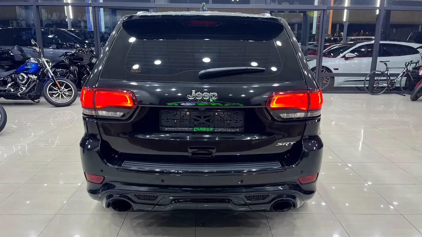 Jeep Grand Cherokee 6.4 AT AWD (468 حصان) - 9