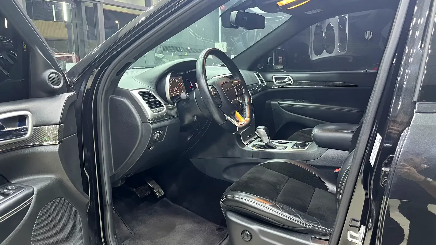 Jeep Grand Cherokee 6.4 AT AWD (468 حصان) - 11