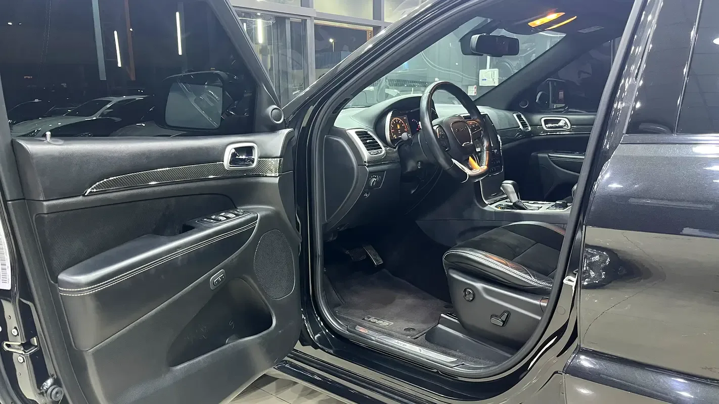 Jeep Grand Cherokee 6.4 AT AWD (468 حصان) - 10