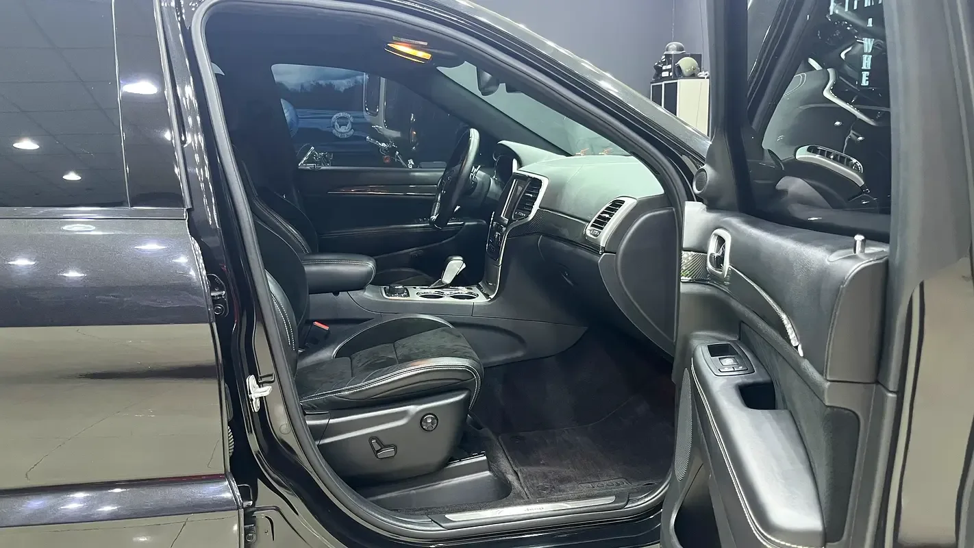 Jeep Grand Cherokee 6.4 AT AWD (468 حصان) - 13