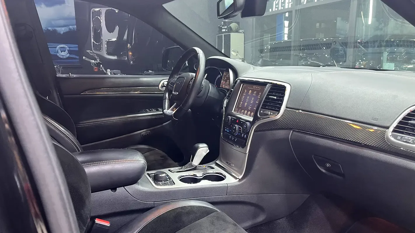 Jeep Grand Cherokee 6.4 AT AWD (468 حصان) - 14