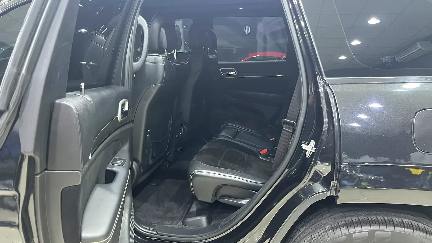 Jeep Grand Cherokee 6.4 AT AWD (468 حصان) - 16