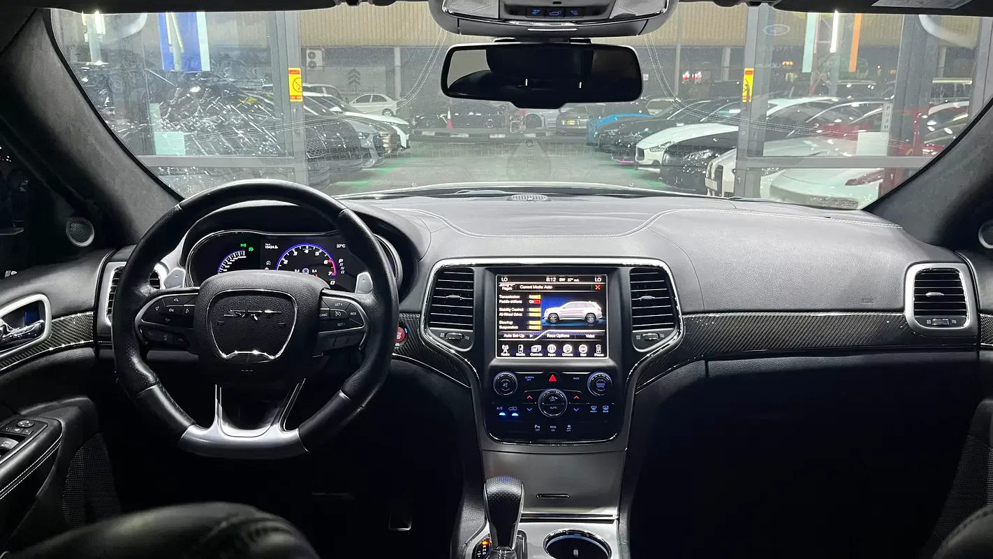 Jeep Grand Cherokee 6.4 AT AWD (468 حصان) - 17