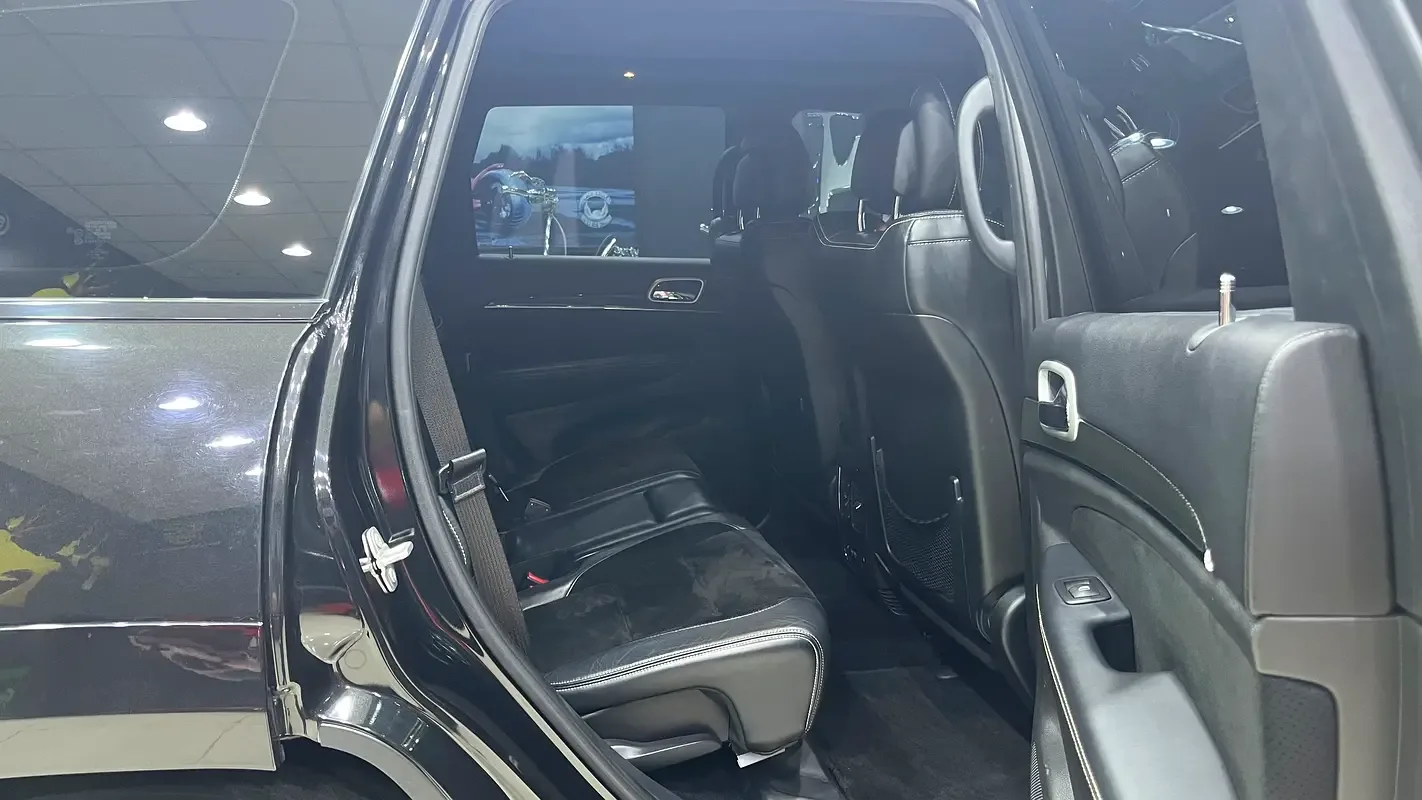 Jeep Grand Cherokee 6.4 AT AWD (468 حصان) - 15