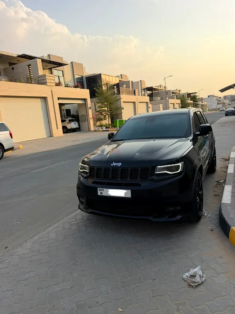 Jeep Grand Cherokee 6.4 AT AWD (468 حصان)