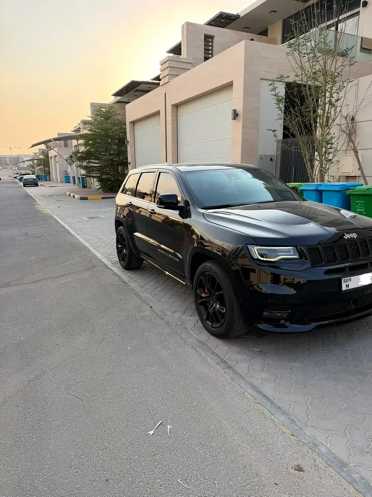 Jeep Grand Cherokee 6.4 AT AWD (468 حصان) - 3