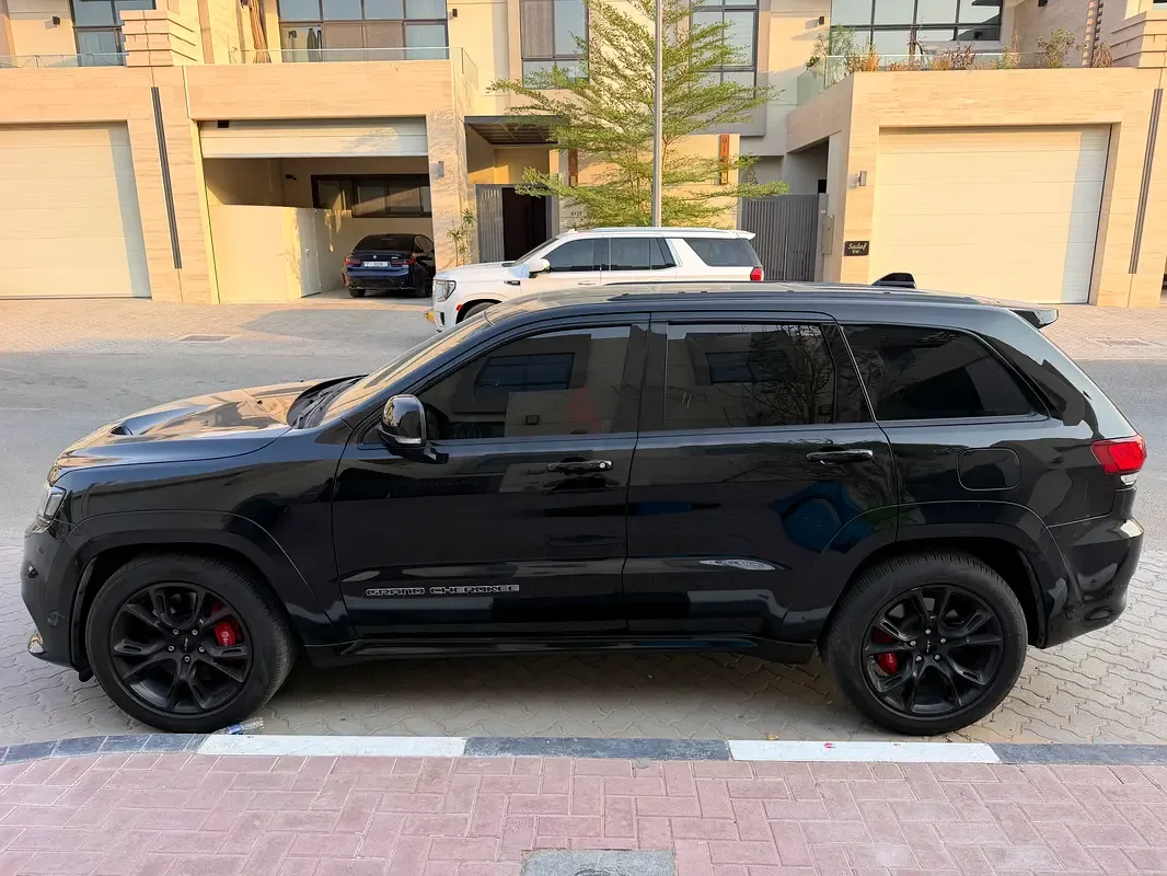 Jeep Grand Cherokee 6.4 AT AWD (468 حصان) - 6