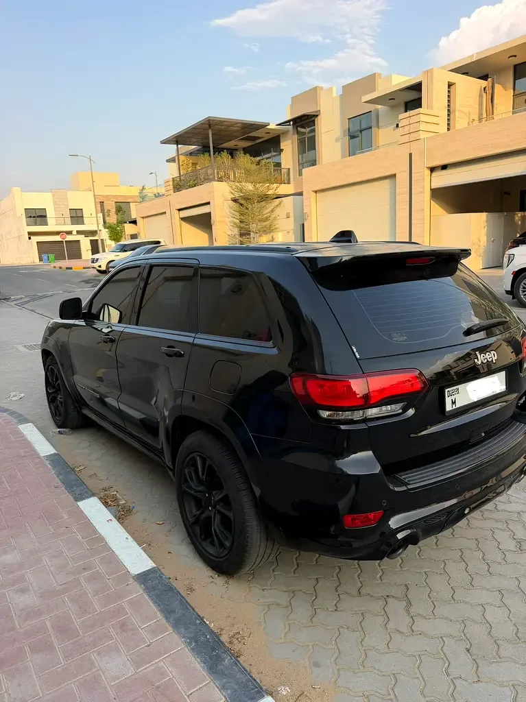 Jeep Grand Cherokee 6.4 AT AWD (468 حصان) - 7
