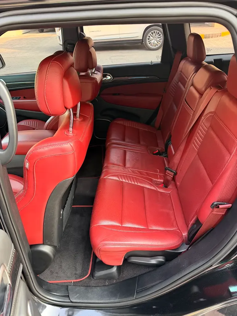 Jeep Grand Cherokee 6.4 AT AWD (468 حصان) - 11