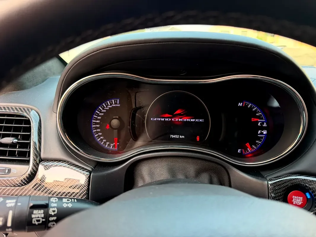 Jeep Grand Cherokee 6.4 AT AWD (468 حصان) - 17