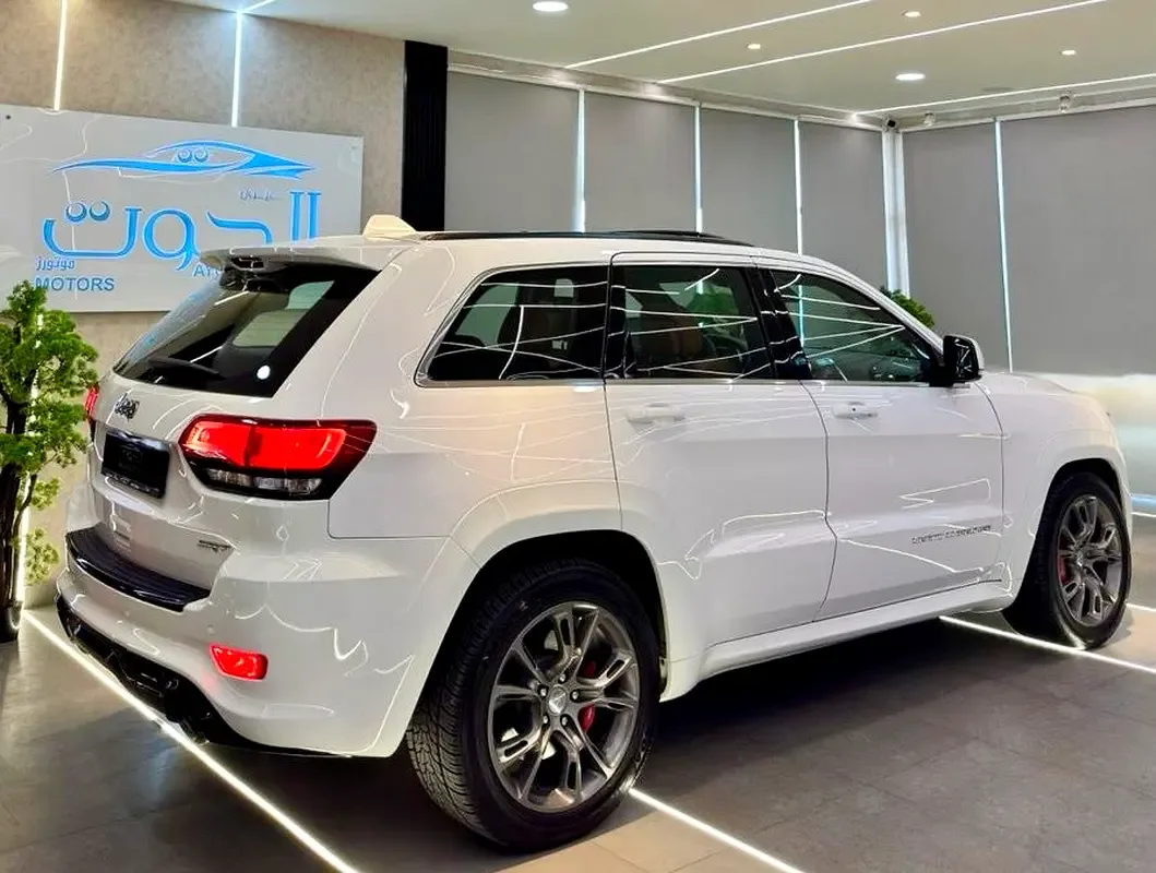Jeep Grand Cherokee 6.4 AT AWD (468 hp) - 6