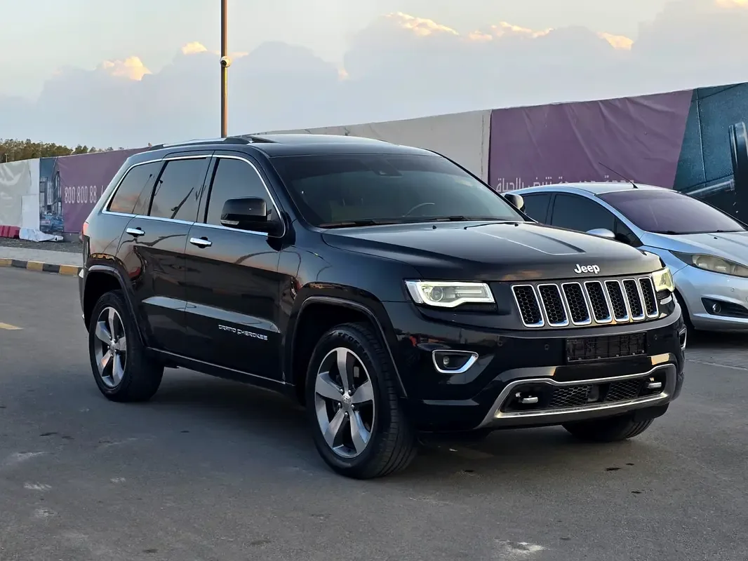 Jeep Grand Cherokee 6.4 Hemi AT AWD (468 حصان) - 2