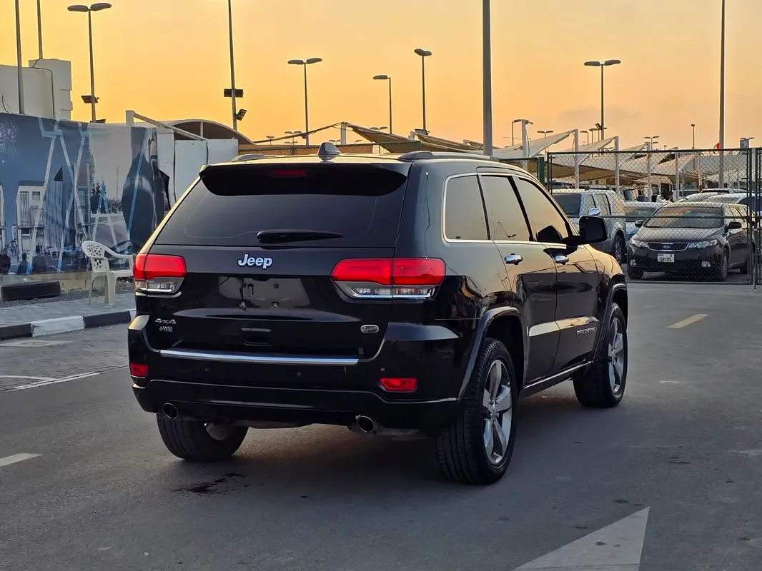 Jeep Grand Cherokee 6.4 Hemi AT AWD (468 حصان) - 6