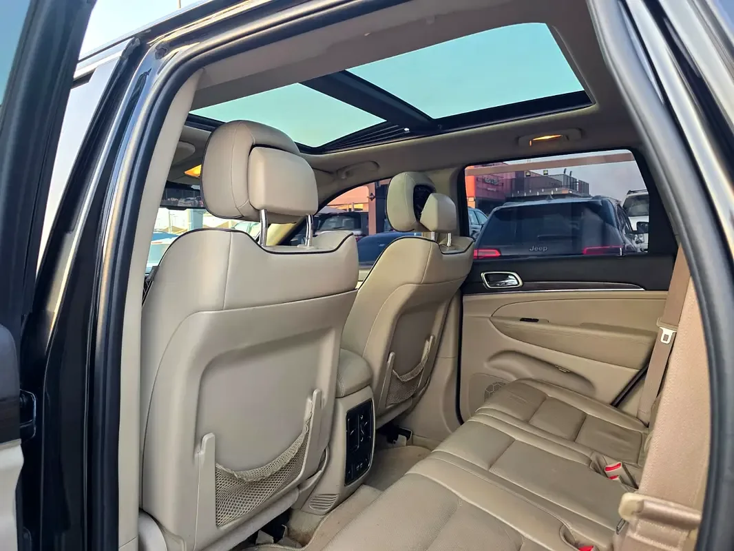 Jeep Grand Cherokee 6.4 Hemi AT AWD (468 حصان) - 9