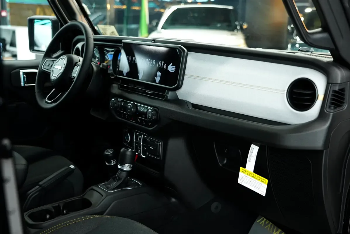 Jeep Wrangler 2.0 AT 4WD (272 hp) - 11